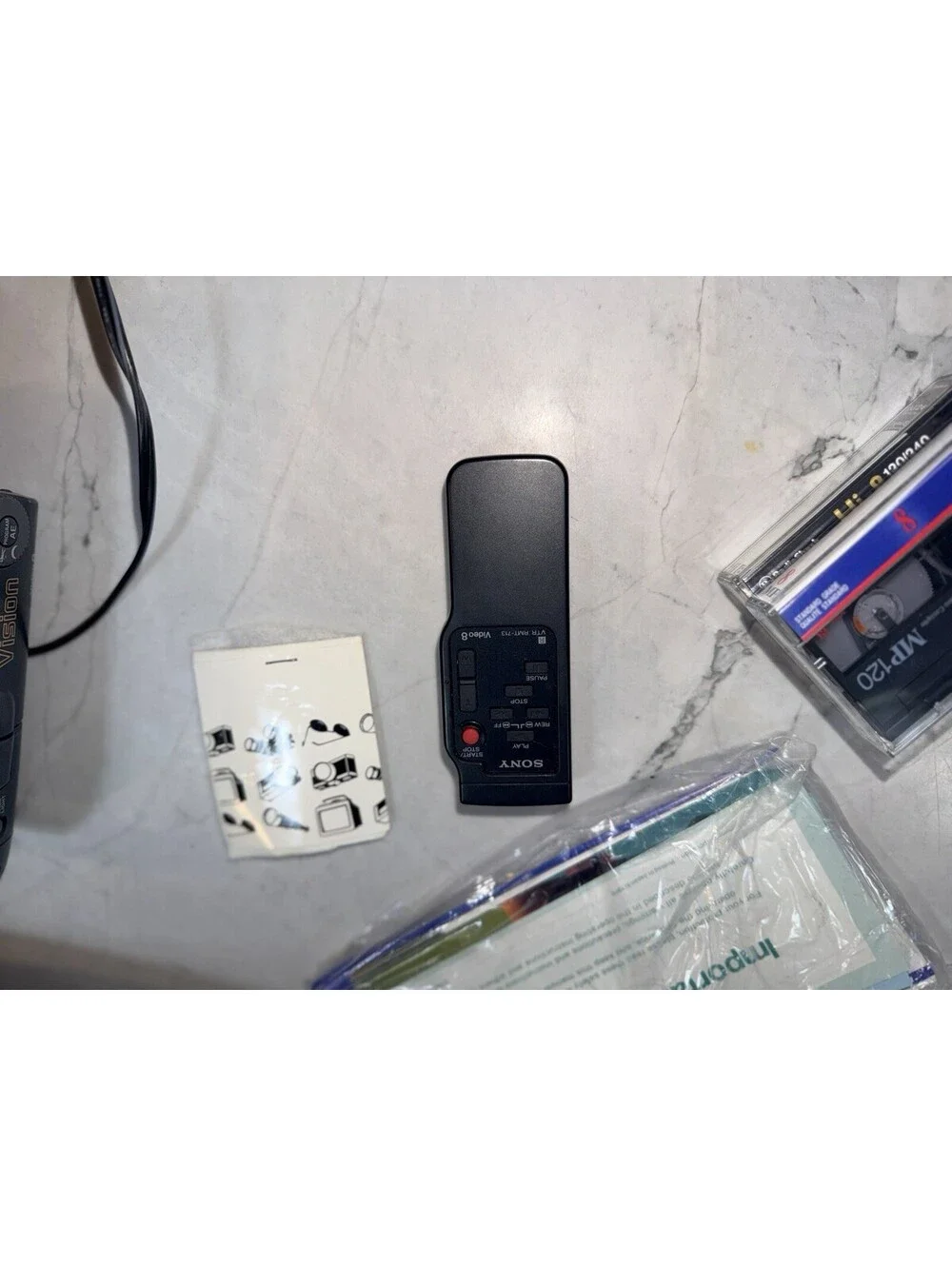 Sony Handycam CCD-TRV112 Camcorder 25x Zoom Bundle Tested Works w Bag Extras